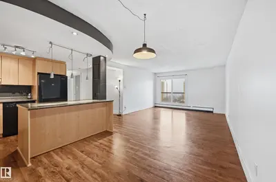 Interior photo 2 of #1003 9929 113 ST NW NW
