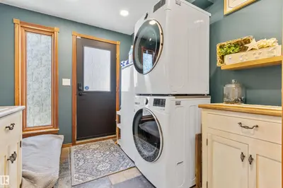 Interior photo 4 of 5519 42 ST