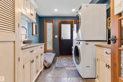 Interior photo 2 of 5519 42 ST