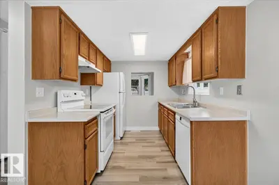 Interior photo 4 of #23 10453 20 AV NW