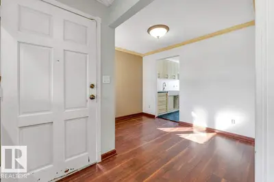 Interior photo 4 of 4337 38 ST NW NW