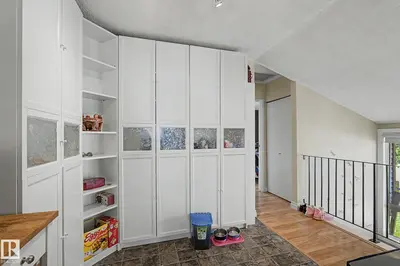 Interior photo 2 of 64 PIPESTONE