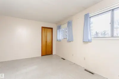 Interior photo 4 of 5041 48 AV