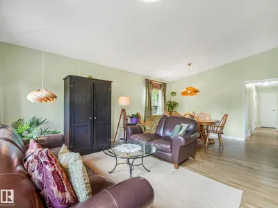 Interior photo 3 of 32 Malvern DR
