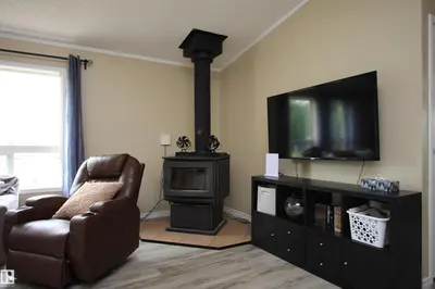Interior photo 4 of 27418 TWP ROAD 552