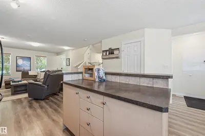 Interior photo 4 of 12028 18 AV SW