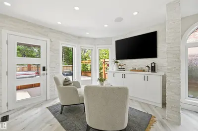 Interior photo 4 of 439 ROONEY CR NW