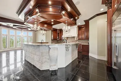 Interior photo 4 of 1004 HOLLANDS PT NW