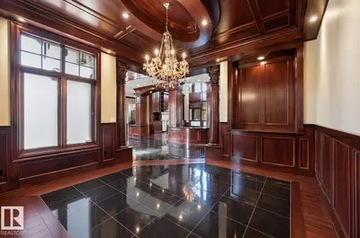 Interior photo 3 of 1004 HOLLANDS PT NW