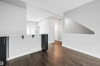 Interior photo 2 of #102 804 WELSH DR SW