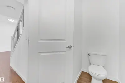 Interior photo 2 of 5432 20 AV SW