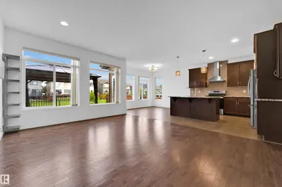 Interior photo 4 of 5432 20 AV SW