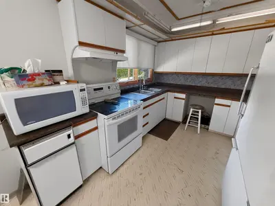 Interior photo 2 of 712 LAKESIDE DR