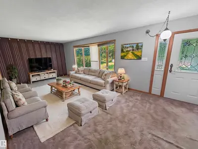 Interior photo 1 of 712 LAKESIDE DR