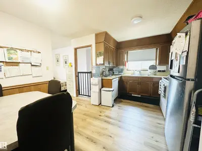 Interior photo 3 of 221 PARKVIEW DR