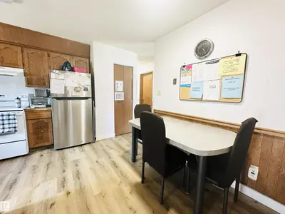 Interior photo 2 of 221 PARKVIEW DR