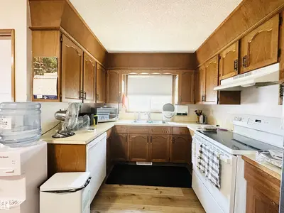 Interior photo 4 of 221 PARKVIEW DR