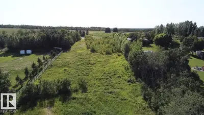 Interior photo 3 of #2 46526 Twp Rd 604A