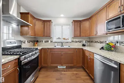 Interior photo 4 of 2803 12 ST NW