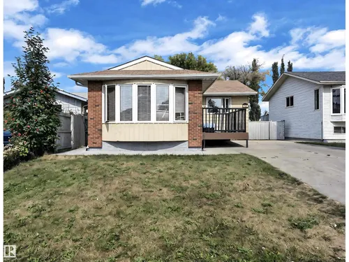 3520 19 AV NW, Edmonton - $448,400