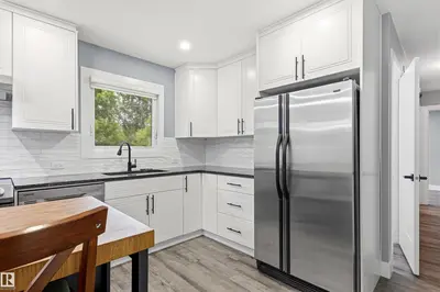Interior photo 2 of 7924 89 AV NW