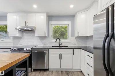 Interior photo 3 of 7924 89 AV NW