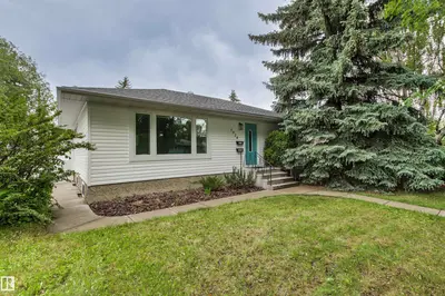 Interior photo 1 of 7924 89 AV NW