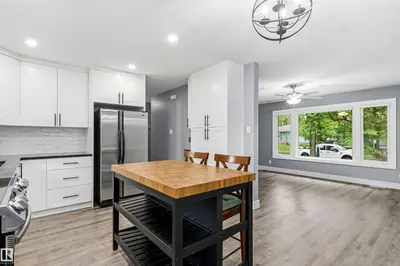 Interior photo 4 of 7924 89 AV NW