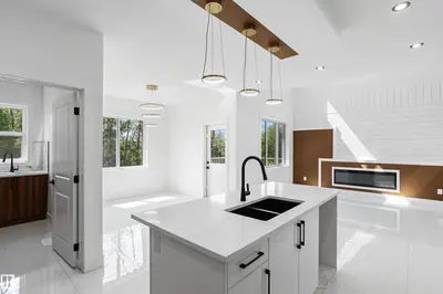 Interior photo 4 of 3235 5 AV SW