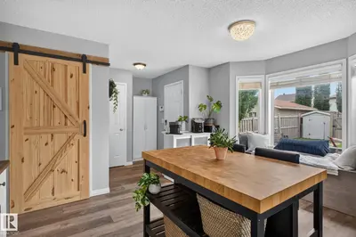 Interior photo 4 of 833 MCALLISTER CR SW