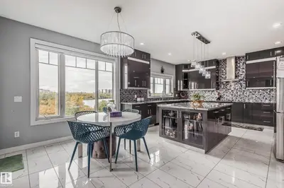 Interior photo 2 of 4104 8 ST NW