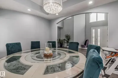 Interior photo 4 of 4104 8 ST NW