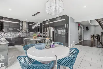 Interior photo 3 of 4104 8 ST NW
