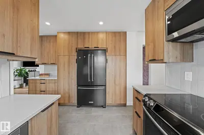 Interior photo 2 of 5707 95 AV NW