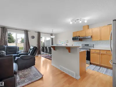 Interior photo 4 of 8111 7 AV SW SW