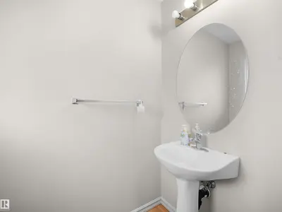 Interior photo 3 of 8111 7 AV SW SW