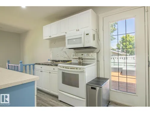 15922 92 AV NW, Edmonton - $474,900