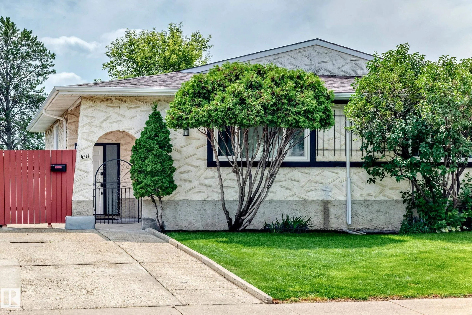4211 135 AV NW, Edmonton - 3 bedroom Duplex for sale
