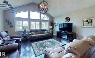 Interior photo 4 of 6663 15 Ave
