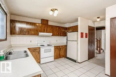 Interior photo 2 of 3520 42 AV NW