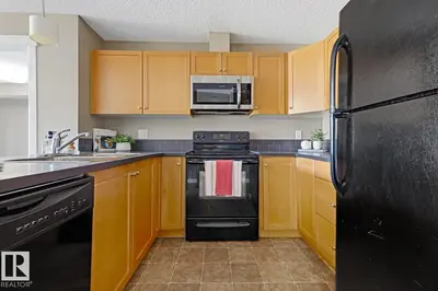 Interior photo 4 of #202 3715 WHITELAW LN NW