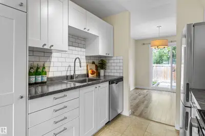 Interior photo 4 of 33 GRANDIN VG