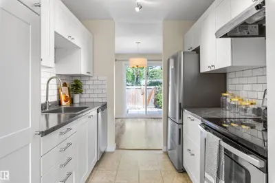 Interior photo 3 of 33 GRANDIN VG
