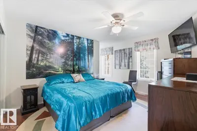 Interior photo 3 of 5502 39 ST
