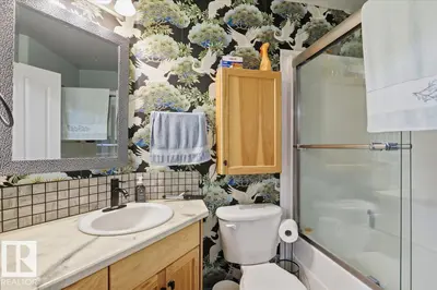 Interior photo 2 of 5502 39 ST