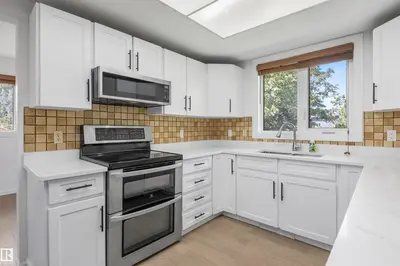 Interior photo 2 of 318 GRAND MEADOW CR NW