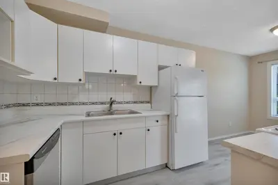 Interior photo 4 of 2218 38 ST NW