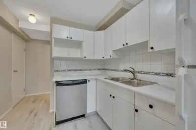 Interior photo 3 of 2218 38 ST NW