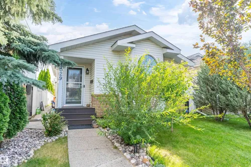 8029 17A AV NW, Edmonton - $397,000