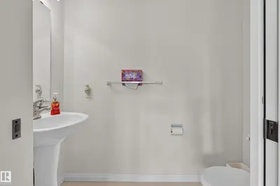 Interior photo 4 of 905 26 ST